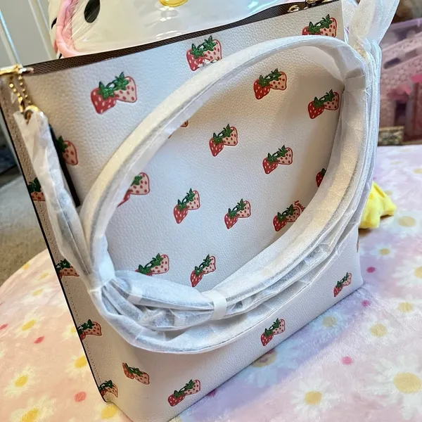 NWT Coach Mollie Bucket Bag in strawberry print cb601 - Image 3