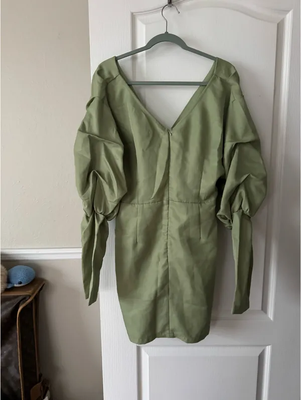 Pretty Little Thing Off-The-Shoulder Dress - Image 2