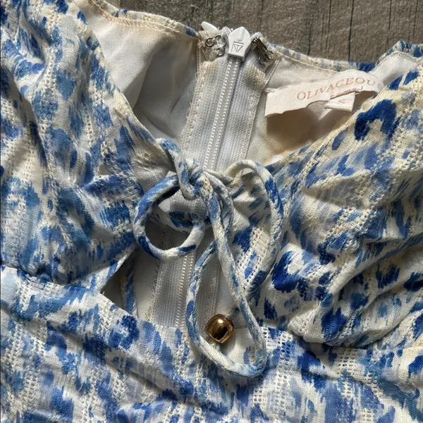 Olivaceous Blue and White Floral Blouse - Image 6