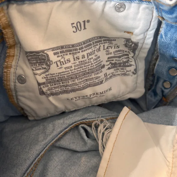 Levis Premium 501 Original High Rise Light Wash Distressed Denim Shorts W25 - Image 5