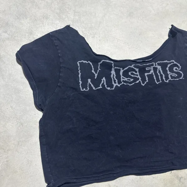 Y2K Affliction Misfits Skull/Dagger Cropped T Shirt Women's SZ L Grunge Goth Emo - Image 6