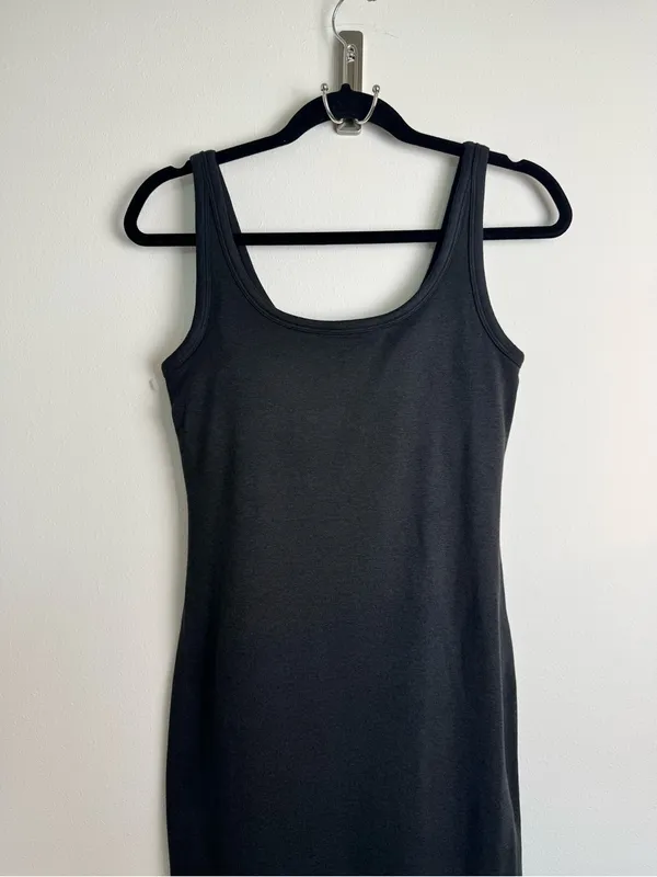 NWOT Vuori Halo Essential DreamKnit Midi Dress Black M - Image 5