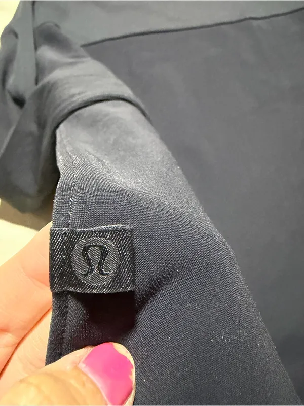 Lululemon out of this world Long-Sleeve Women's Top in Black - Image 4