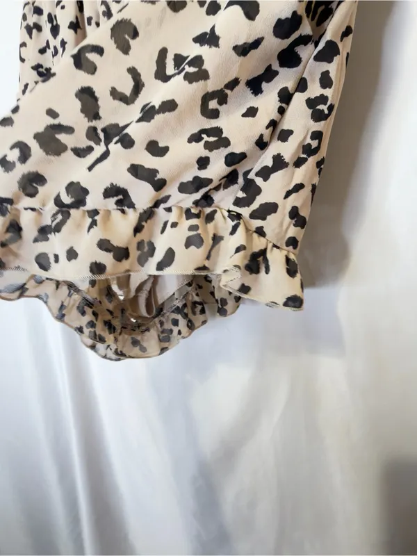 Harper Heritage Chic High Waist Leopard Print Shorts Size Medium - Image 4