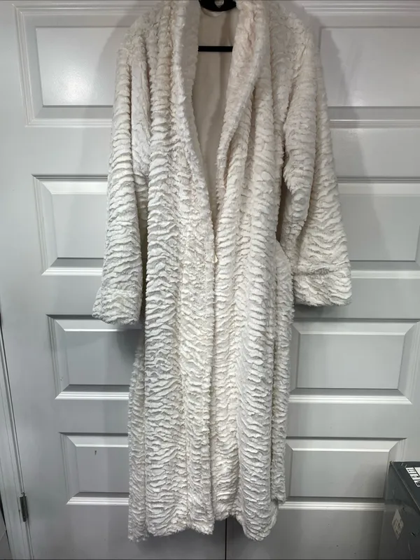 Soma Robe long plush cream fleece lined belted Faux Fur Cozy Classy Elegant S/M - Image 3