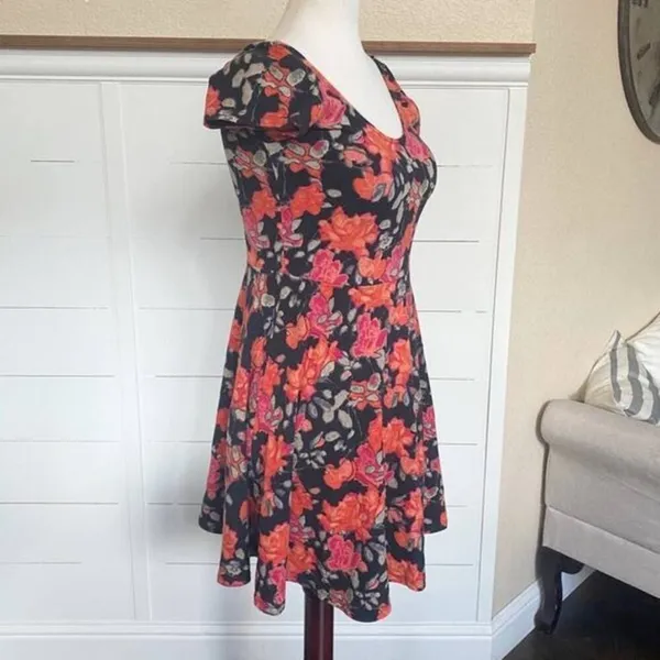 Kimchi‎ Blue by Urban Outfitters Skater Cap Sleeve Floral Dress - M - Image 3