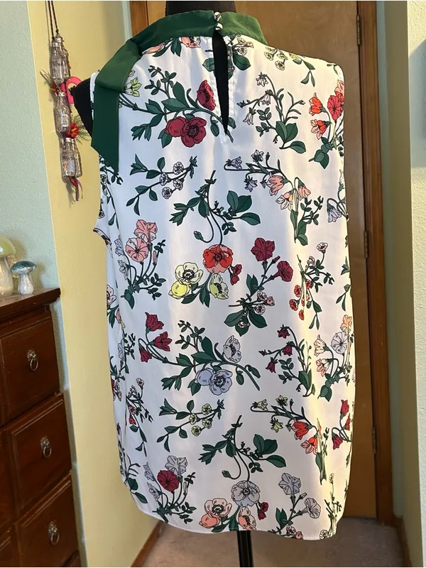 Ann Taylor botanical print sleeveless top with decorative tie size L - Image 3
