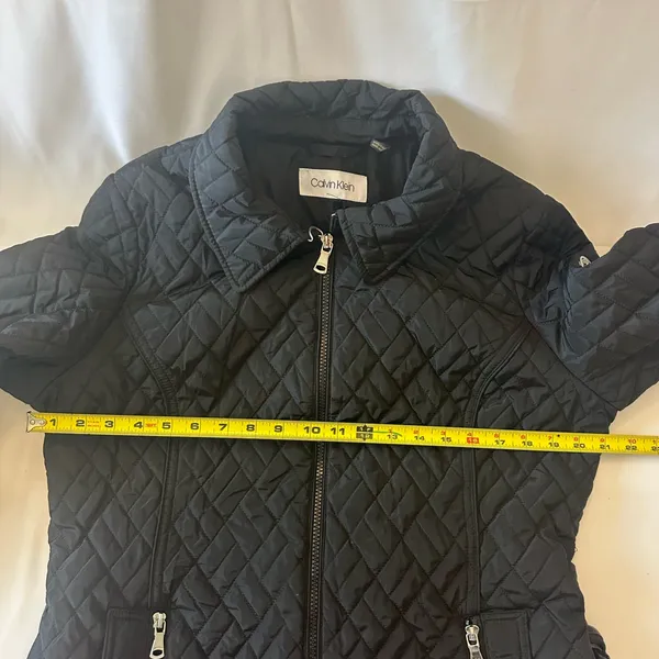 Calvin Klein women’s size large quilted black jacket - Image 9