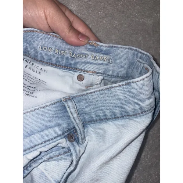 American Eagle Low Rise Baggy Barrel Jeans Women's 10 Reg Light‎ Wash Strigid - Image 4