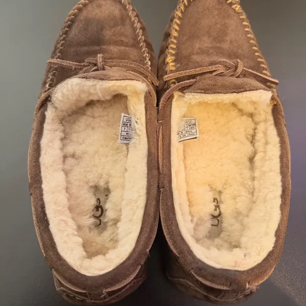 UGG Womens‎ Dakota Slippers Size 7 Brown Slip On Loungewear Shoes Cozy 5612 - Image 7