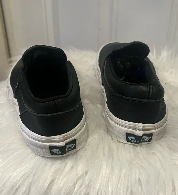 ⸻ Descripción (en inglés): Vans Classic Slip-On – Unisex Size 7 Men / 8.5 Women - Image 3