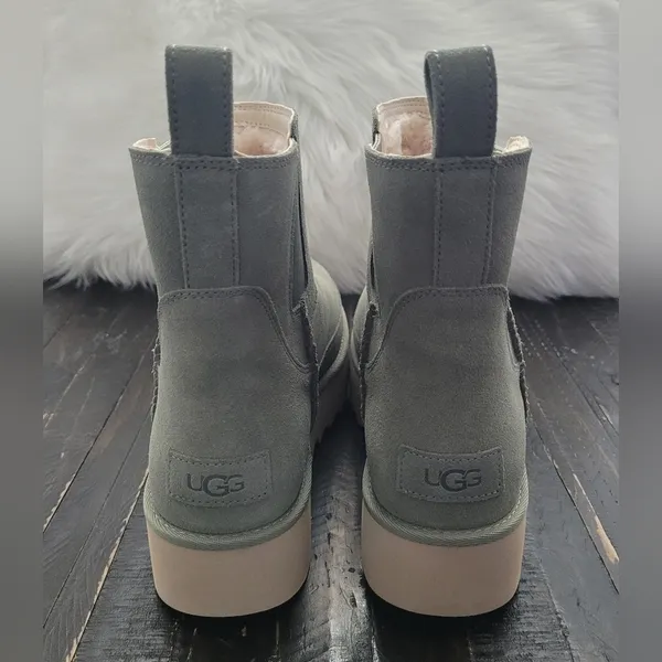 Ugg Australia Chelsea Platform Mini Boots Women's Size 10 - Image 3