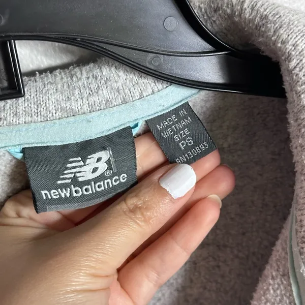 New Balance Women Gray Full Zip Sweater Jacket size petite‎ Small. - Image 8