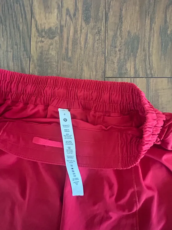 Lululemon Shorts Hotty Hot 4" - Image 3