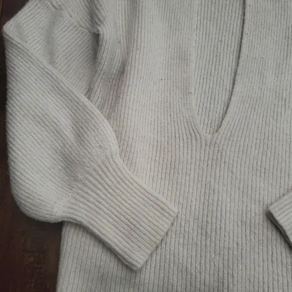 Max studio sweater size small in light cream color . Adorable opening on back - Image 3