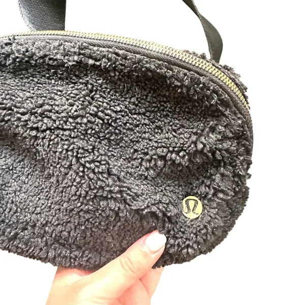 LULULEMON Everywhere Fleece‎ Belt Bag Black - Image 3