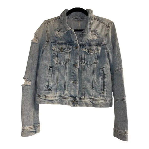 ✨FREE PEOPLE RUMORS LIGHT WASH DENIM SZ MEDIUM JACKET✨ - Image 4