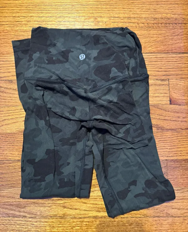 Lululemon Green Camo  leggings - Image 2