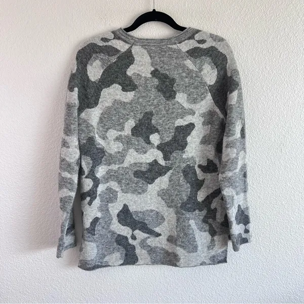 Athleta Undercover‎ Camo Pullover Sweater in CYA Grey - Image 3