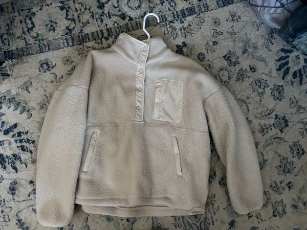 White fleece quarter - Image 2