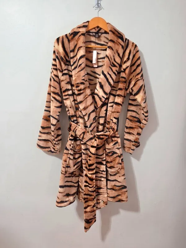 Victoria’s Secret Tiger Cozy Short Robe - Champagne Brown - Size XS/S - 11162549 - Image 5