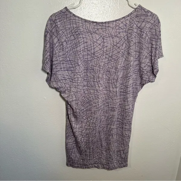 New York & Co Streetwear V-Neck‎ T-Shirt Light Purple - Image 7