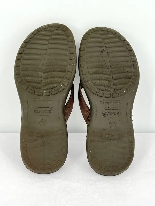 Crocs Capri Canvas Flip Flop Sandals Brown Khaki Size 7 - Image 10