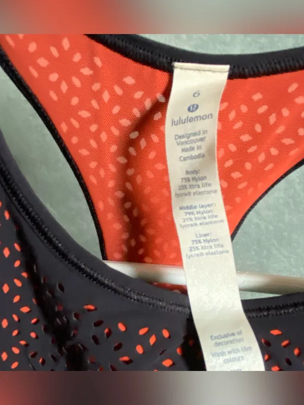 Lululemon High Neck Black Red Laser Cut Sports‎ Bra size 6 outdoor Sporty - Image 5