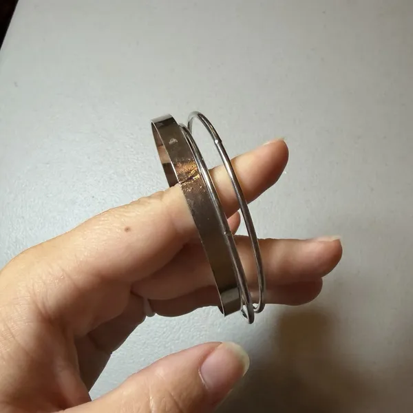 Silver Tone Multi Strand Bangle Bracelet Textured Sunburst Etched Heart Charm - Image 2