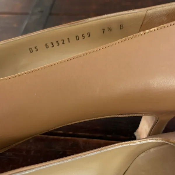 Salvatore Ferragamo Tan Mary Jane Kitten Heels Size 7.5 - Image 6