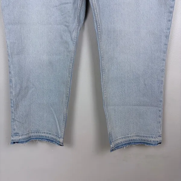 Abercrombie & Fitch Curve Love 90s Straight Ultra High Rise Light Wash‎ Size 34 - Image 4