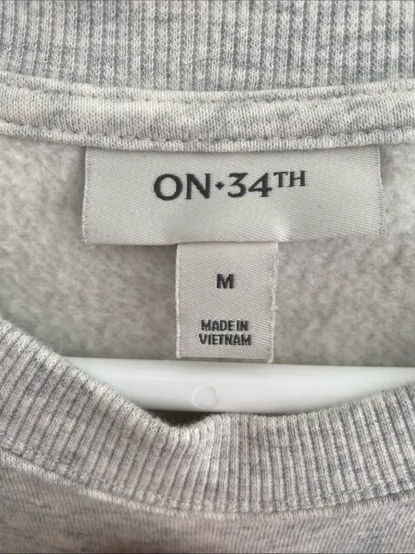 ON 34th L/S Crew Embroidered 3D Gray Sweatshirt Floral Flower Medium - Image 3