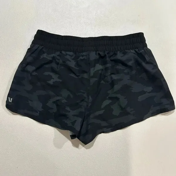 Vuori Camo Athletic Running Shorts Black Gray Drawstring Size Small Performance - Image 4