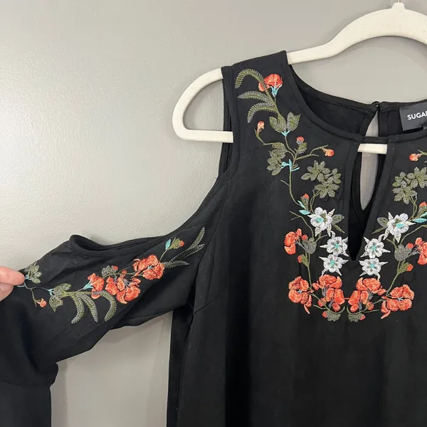 Sugar Lips Dress Womens Medium Black Great Cold Shoulder Floral Embroidery D5110 - Image 2