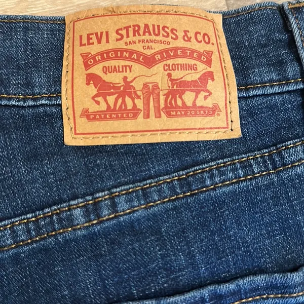 LEVIS Bermuda Shorts. Mid Rise. Slim Through Hip and Thigh. - Image 5