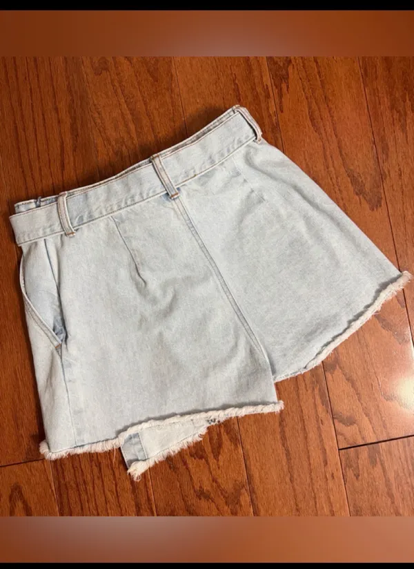 Forever 21 light Denim belted Skort skirt - size Medium. Gently warn & excellent condition. Measurements approximately 13” waste x 15” long. Non smoking home. priced to sell at as is condition. Don’t like my price, make reasonable offer! And thank you for checking my closet. - Image 2
