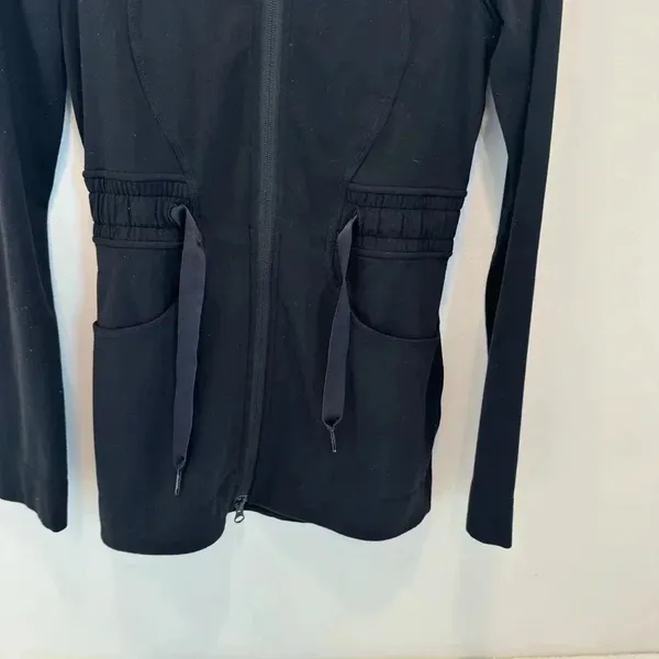Lululemon womwens jacket size 4 - Image 3