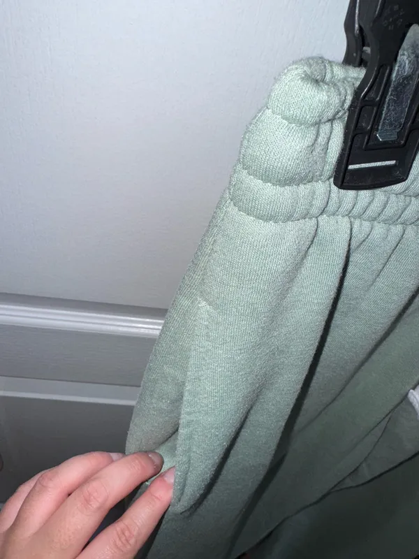 Green sweatpants size medium - Image 3