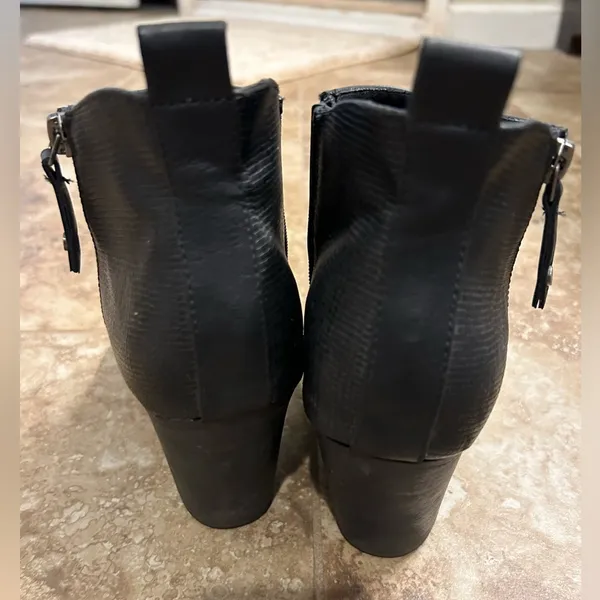 Black leather heeled boots Size 9 - Image 4