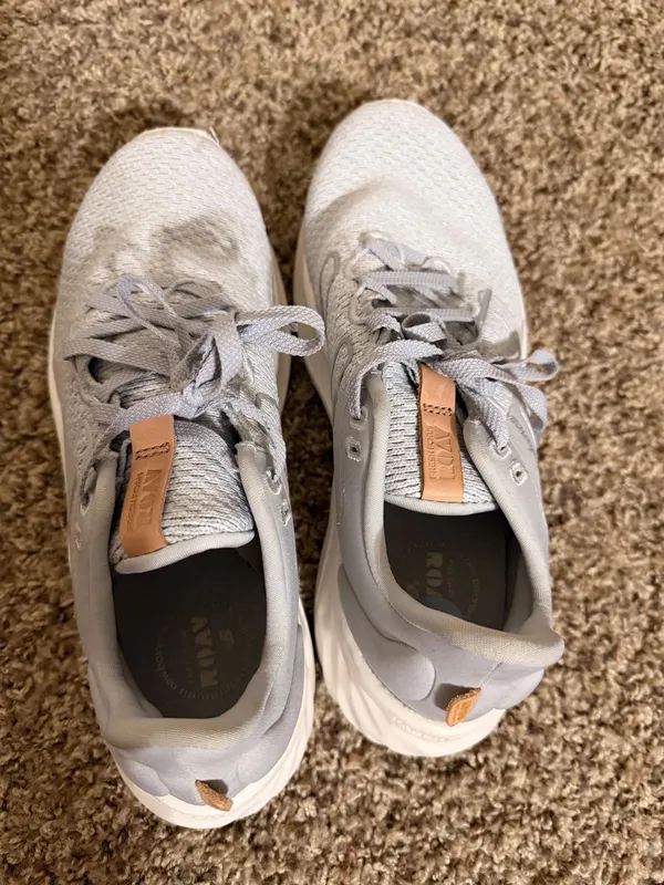 New balance tennis shoes - Image 2