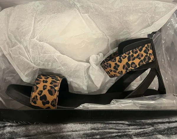 Women's Leopard Sandals Size 7.0 - Image 3