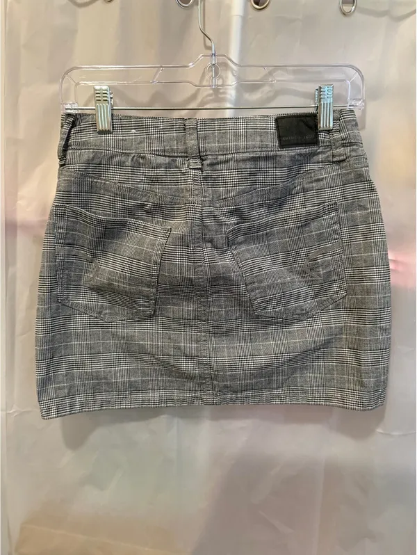 American Eagle Super Stretch Gray Plaid Mini Skirt Size 0 Regular - Image 3