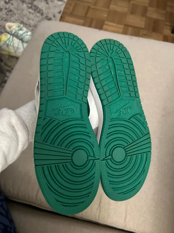Air Jordan 1 Mid SE Grey Pine - Image 3