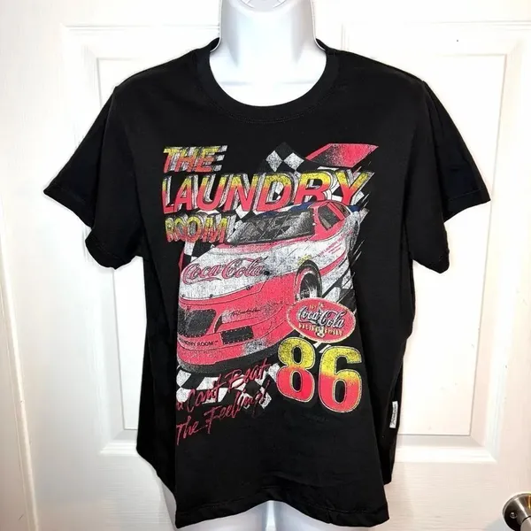 The Laundry Room CocaCola Can’t Beat the Feeling Black Graphic TShirt Racing M - Image 3