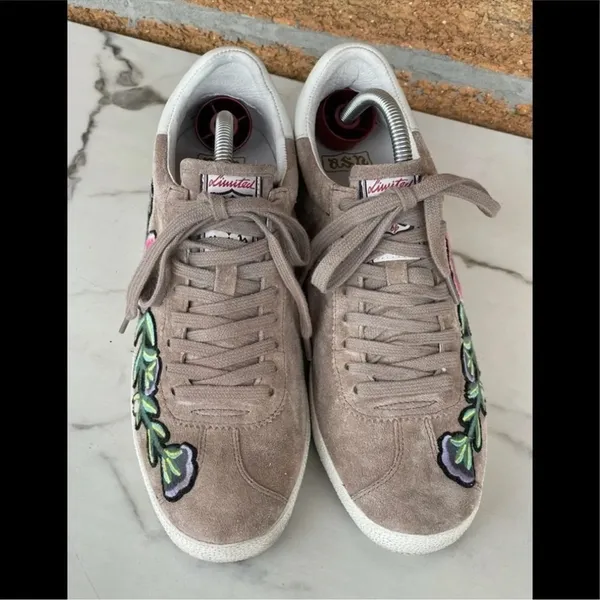 Ash Gull Embroidered Suede Low-Top
Sneaker 39/9 - Image 6
