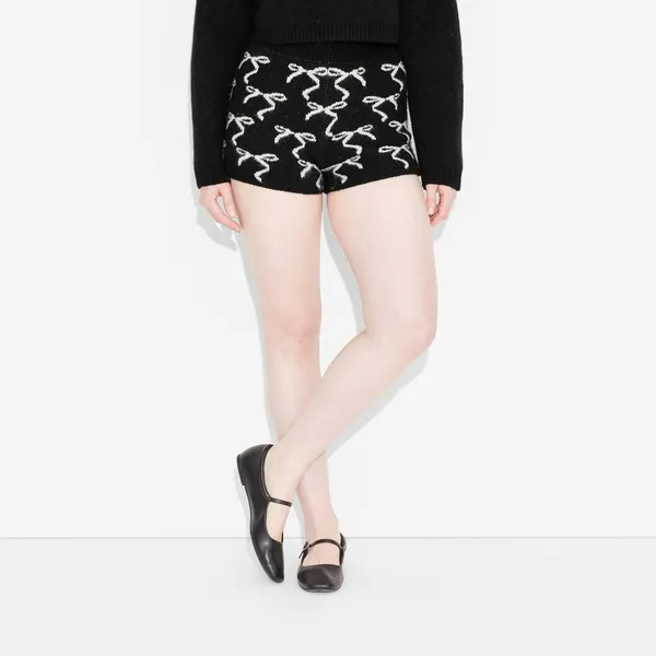 NWT Wild Fable Womens Mid-Rise Holiday Sweater Hot Shorts 91700293 Black XS - Image 2