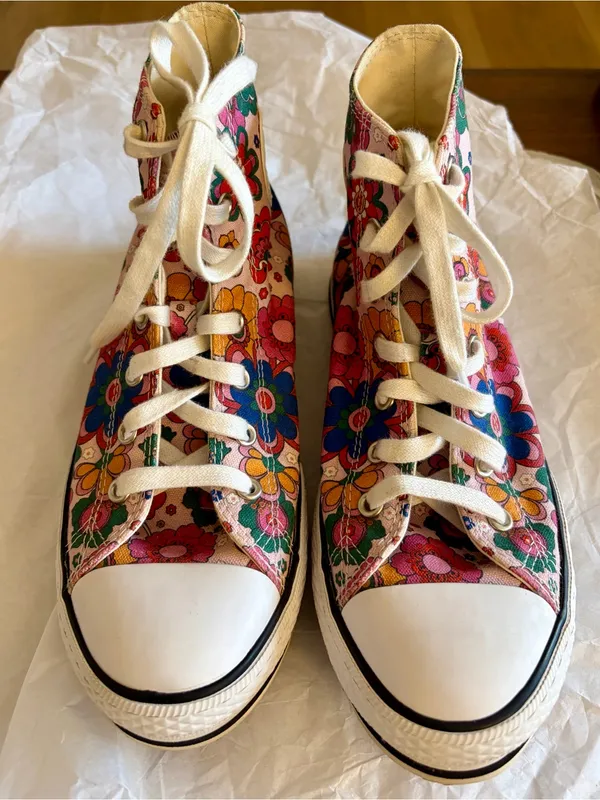 Converse Chuck Taylor All Star Lift Platform High Allover Florals. Women’s 7 - Image 3