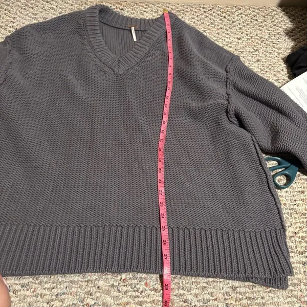 Free People Alli V-neck oversized Sweater Gray- Size XS - Image 13