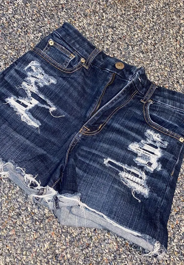 American Eagle Curvy High Rise Shorts - Image 4