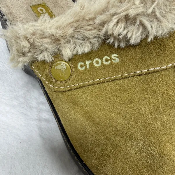 Crocs Suede Fur Lined Platform Clogs Olive Green Brown Wedge Mules‎ Womens 7 - Image 4